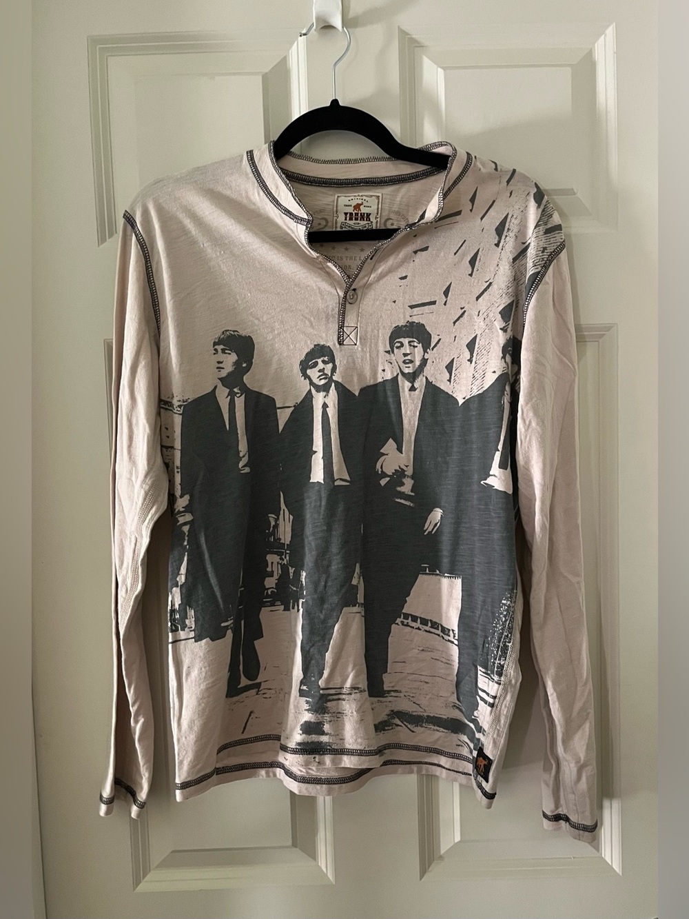 Vintage Trunk Ltd Apple Corps The Beatles
Graphic Long Sleeve Henley Graphic M